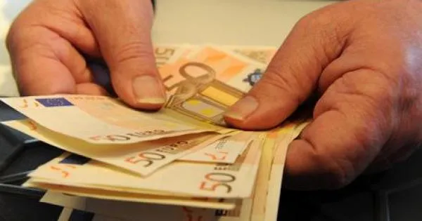 https://gazzettadiparma.cdn.m33cloud.com/resizer/600/315/true/2023_04_22/fb81e11370271f0d9eaa964d31bd57c8-1682152699007.jpg--minacce_contro_le_famiglie_dei_debitori__arrestato_per_usura_un_uomo_originario_dello_sri_lanka.webp?1788186662000