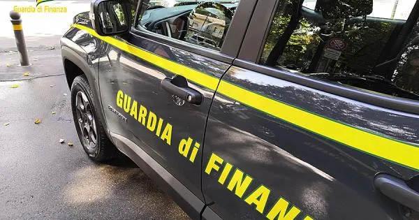 https://gazzettadiparma.cdn.m33cloud.com/resizer/600/315/true/2024_10_10/24082022_055936_foto-1728554205449.jpg--colpita_la_filiera_del_falso__sequestrati_7mila_metri_quadrati_di_tessuti_a_cremona.webp?1788187234000