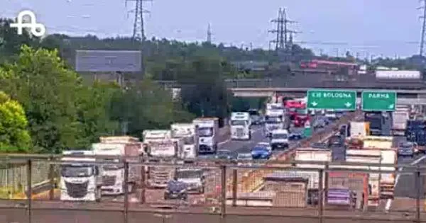 https://gazzettadiparma.cdn.m33cloud.com/resizer/600/315/true/2026_06_04/a1_parma-1780588491422.jpg--incidente_in_a1__auto_si_ribalta__soccorsi_in_corso.webp?1780588491460