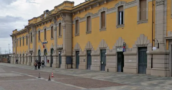 https://gazzettadiparma.cdn.m33cloud.com/resizer/600/315/true/2026_08_06/fidenza_stazione-1786011049275.png--aggressioni_e_minacce_a_passeggeri_e_personale_in_servizio__caos_alla_stazione_di_fidenza.png?1788187805000