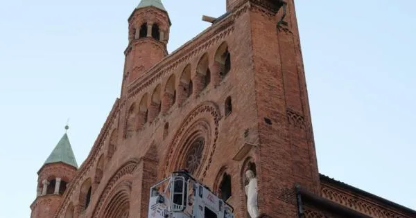 https://gazzettadiparma.cdn.m33cloud.com/resizer/600/315/true/2026_09_01/cr1-1788293313013.jpg--tromba_d_aria_e_grandine_nel_cremonese__oltre_5_milioni_di_danni_per_il_patrimonio_ecclesiastico.webp?1788296776000