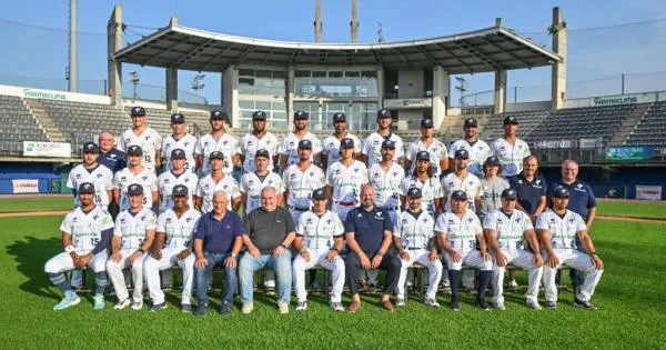 https://gazzettadiparma.cdn.m33cloud.com/resizer/600/315/true/2026_09_02/FOTO-DI-SQUADRA-UNIFORME-DI-CASA-2026-HD-1024x682-1788331645412.jpg--parma_clima.webp?1788331645640