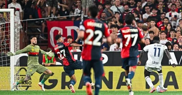 https://gazzettadiparma.cdn.m33cloud.com/resizer/600/315/true/2026_09_04/genoa-1788555278864.jpg--il_como_in_trasferta_stende_il_genoa_4_1_e_si_prende_il_primo_posto_in_classifica.webp?1788555279756