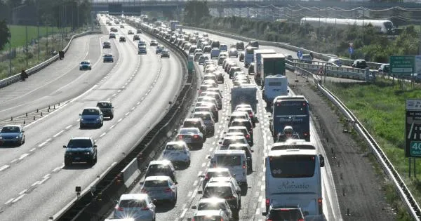 https://gazzettadiparma.cdn.m33cloud.com/resizer/600/315/true/2026_09_04/traffico_a1-1788514198907.jpg--controesodo__traffico_da_bollino_rosso_tra_sabato_e_domenica.webp?1788514199082