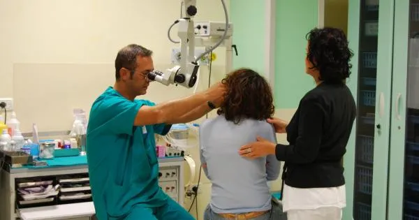 https://gazzettadiparma.cdn.m33cloud.com/resizer/600/315/true/2026_09_05/Otorino-1788602832047.JPG--quel_bambino_che_e_tornato_a_sentire__a_parma_la_grande_scuola_di_chirurgia_dell_orecchio.webp?1788602832818