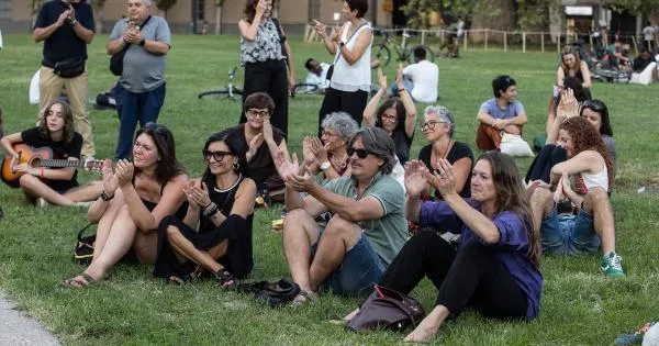 https://gazzettadiparma.cdn.m33cloud.com/resizer/600/315/true/2026_09_05/_ELE4464-1788632415588.jpg--piazzale_della_pace___flash_mob_per_guccini.webp?1788632418476