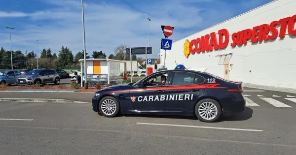https://gazzettadiparma.cdn.m33cloud.com/resizer/600/315/true/2026_09_09/20230309_113839-1788941668225.jpg--la_distrae_chiedendo_informazioni__il_complice_le_ruba_la_borsa_dall_auto.webp?1788941669760