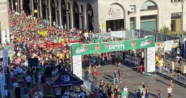 https://gazzettadiparma.cdn.m33cloud.com/resizer/600/315/true/2026_09_13/m2-1789283273522.jpg--una_mattina_all_insegna_dello_sport__parma_mezza_maratona_al_via___foto.webp?1789283273634