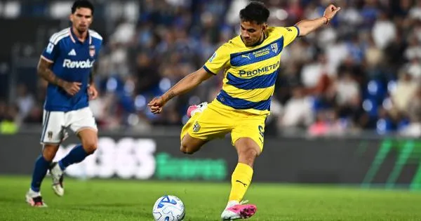 https://gazzettadiparma.cdn.m33cloud.com/resizer/600/315/true/2026_09_15/romerooo-1789456173484.jpg--il_parma_tiene_testa_al_como__superstar___ma_non_puo_bastare_e_la_classifica_piange.webp?1789456174371