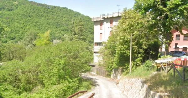 https://gazzettadiparma.cdn.m33cloud.com/resizer/600/315/true/2026_09_17/Senza_titolo-1-1789658387534.jpg--aggredisce_un_ciclista_e_poi_avrebbe_cercato_di_investirlo_prima_di_scappare.webp?1789658387648