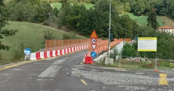 https://gazzettadiparma.cdn.m33cloud.com/resizer/600/315/true/2026_09_18/SP28_DI_VARSI_Chiusura_notturna_dei_ponti_sul_Corsenna_dal_22_al_25_settembre_In_corso_lavori_di_messa_in_sicurezza_per_2%2C8_milioni_di_euro_002_Foto-1789724283680.jpeg--.webp?1789724283742