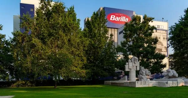 https://gazzettadiparma.cdn.m33cloud.com/resizer/600/315/true/2026_09_18/barilla-1789745051661.jpg--barilla_investe_100_milioni_al_sud__nuovo_polo_della_pasta_a_foggia.webp?1789745055746