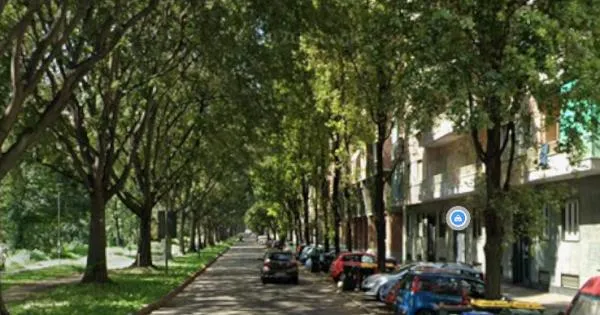 https://gazzettadiparma.cdn.m33cloud.com/resizer/600/315/true/2026_09_19/Senza_titolo-3-1789834042097.jpg--investe_con_il_suv_due_scippatori_in_monopattino__resta_ai_domiciliari_ma_potra_lavorare.webp?1789834042226
