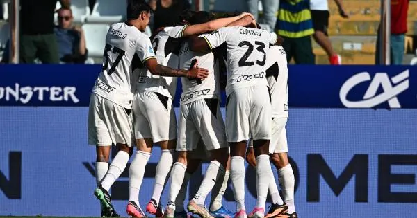 https://gazzettadiparma.cdn.m33cloud.com/resizer/600/315/true/2026_09_20/PARMACALCIO-1789928196003.jpg--il_parma_doveva_vincere_e_convincere__per_ora_festeggia_grazie_a_due_ripartenze.webp?1789928196708