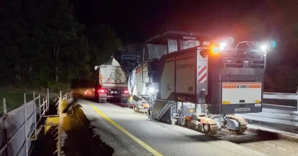 https://gazzettadiparma.cdn.m33cloud.com/resizer/600/315/true/2026_09_23/BARDI_Iniziati_i_lavori_di_scarifica_Altre_2_notti_con_i_ponti_sul_Corsenna_chiusi_al_traffico_003_Foto-1790176167272.jpg--.webp?1790176167398