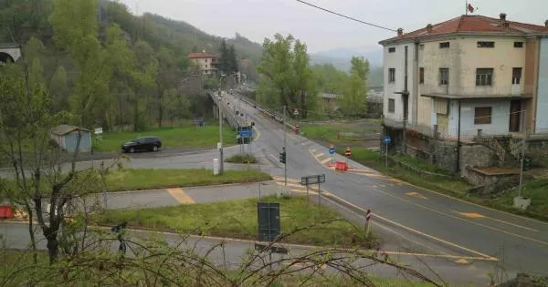 https://gazzettadiparma.cdn.m33cloud.com/resizer/600/315/true/2026_09_25/PONTE_SUL_PO_COLORNO_CASALMAGGIORE_E_PONTE_SUL_MOZZOLA_Fadda_Il_decreto_del_Governo_e_un_pasticcio_005_Ponte_sul_rio_Mozzola-1790346192878.jpg--_ponte_sul_po_e_ponte_sul_mozzola__risorse_per_5_8_milioni_di_euro__ma_non_ci_sono_i_tempi_per_poter_completare_gli_affidamenti_.webp?1790346194296