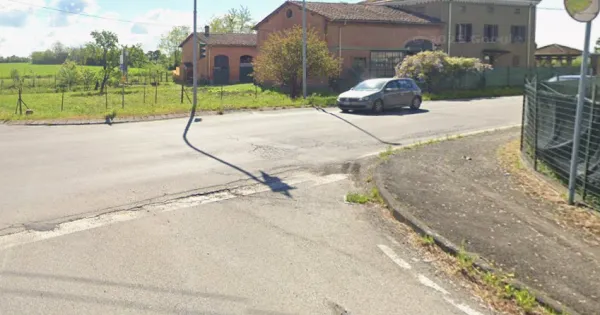 https://gazzettadiparma.cdn.m33cloud.com/resizer/600/315/true/2026_09_26/strada_roma-1790414823173.png--collecchio__due_sessantenni_feriti_e_trasportati_al_maggiore_dopo_un_incidente_stradale__coinvolte_due_auto.webp?1790414823368