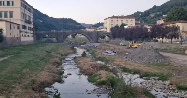 https://gazzettadiparma.cdn.m33cloud.com/resizer/600/315/true/2026_09_27/pescia-1790533302454.jpg--ventenne_rifiuta_un_approccio_sessuale__lui_la_picchia__le_ustiona_il_volto_con_la_sigaretta_e_tenta_di_annegarla_nel_fiume__arrestato.webp?1790533303078