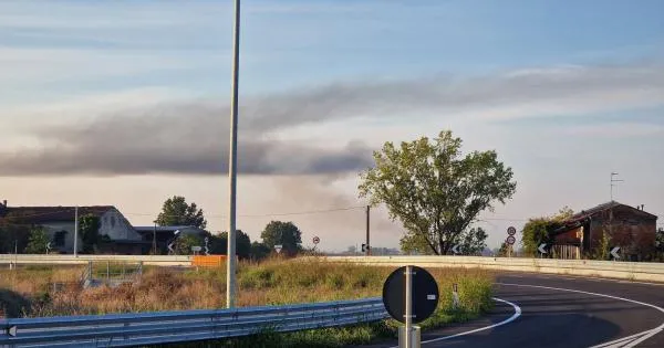 https://gazzettadiparma.cdn.m33cloud.com/resizer/600/315/true/2026_09_30/incendioroncocampo-1790755081235.jpg--incendio_a_ronco_campo_canneto.webp?1790755081821