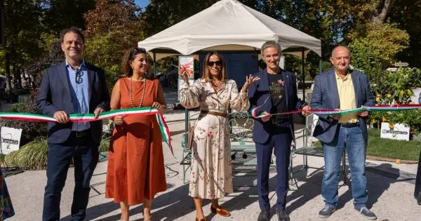 https://gazzettadiparma.cdn.m33cloud.com/resizer/600/315/true/2026_10_03/_EM_7359-1791035490021.jpg--nel_segno_del_giglio.webp?1791035491609