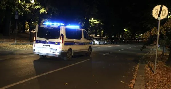 https://gazzettadiparma.cdn.m33cloud.com/resizer/600/315/true/2026_10_05/polizia_locale_parma-1791228183446.jpg--investiti_da_due_auto_pirata__un_pedone_e_un_ciclista_finiscono_all_ospedale.webp?1791228183538