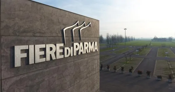 https://gazzettadiparma.cdn.m33cloud.com/resizer/600/315/true/2026_10_06/01._FierediParma-1791276918989.jpg--fiere_di_parma__piu_smart_working_contro_il_caro_benzina.jpg?1791276919557
