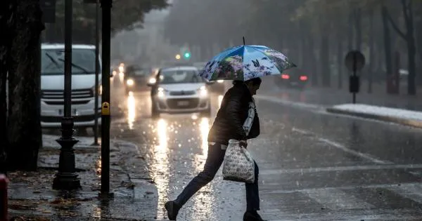 https://gazzettadiparma.cdn.m33cloud.com/resizer/600/315/true/2026_10_20/pioggia-1792494982102.jpg--temporali_nel_parmense__nuova_allerta_gialla_per_domani__le_zone_interessate.webp?1792494982584