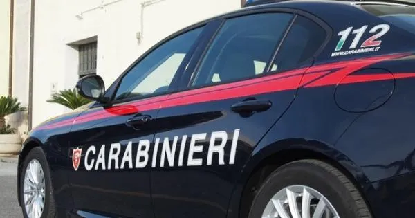 https://gazzettadiparma.cdn.m33cloud.com/resizer/600/315/true/ansa/2024_05_04/7ca1e50f8b35aae35368910a99d5afc3.jpg--sequestra_per_quasi_due_ore_gli_impiegati_e_rapina_una_banca__terrore_nel_lodigiano.webp