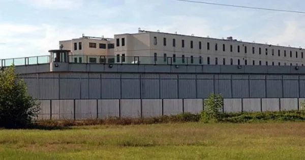 https://gazzettadiparma.cdn.m33cloud.com/resizer/600/315/true/gn4/12/GN4_DAT_12109.jpg--_droga_in_carcere__donna_bloccata_dalla_polizia_.webp