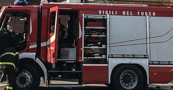 https://gazzettadiparma.cdn.m33cloud.com/resizer/600/315/true/gn4/5860/GN4_DAT_5860043.jpg--fiamme_in_un_abitazione_a_collecchio__tre_squadre_dei_vigili_del_fuoco_impegnate.webp