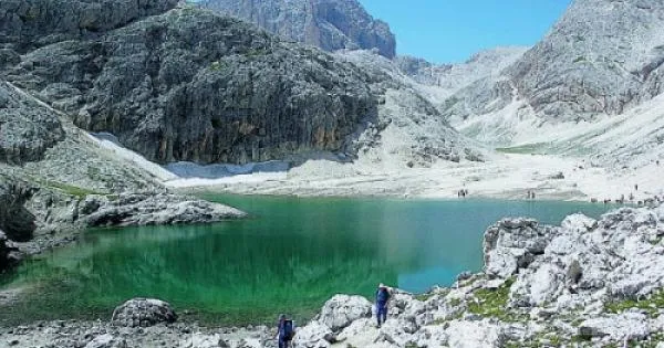 https://gazzettadiparma.cdn.m33cloud.com/resizer/600/315/true/gn4/762/GN4_DAT_762980.jpg--precipita_per_300_metri_durante_escursione_in_val_di_fassa__muore_a_46_anni.webp