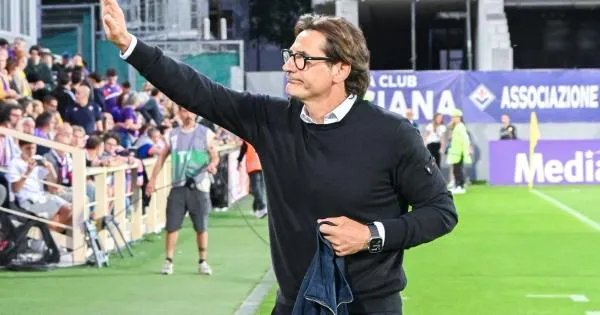 https://gazzettadiparma.cdn.m33cloud.com/resizer/600/315/true/italpress/2026_09_07/1788797592462.jpg--ufficiale___esonerato_grosso__paolo_vanoli_e_il_nuovo_allenatore_della_fiorentina.jpg